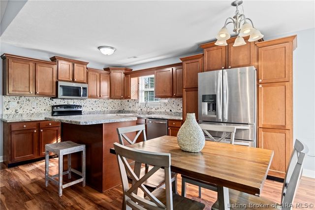 3703 Parkview Way, Jeffersonville, IN 47130