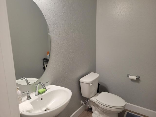 2114 Laverne Ave, Fresno, CA 93722