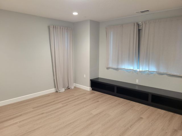 2114 Laverne Ave, Fresno, CA 93722