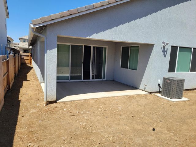 2114 Laverne Ave, Fresno, CA 93722