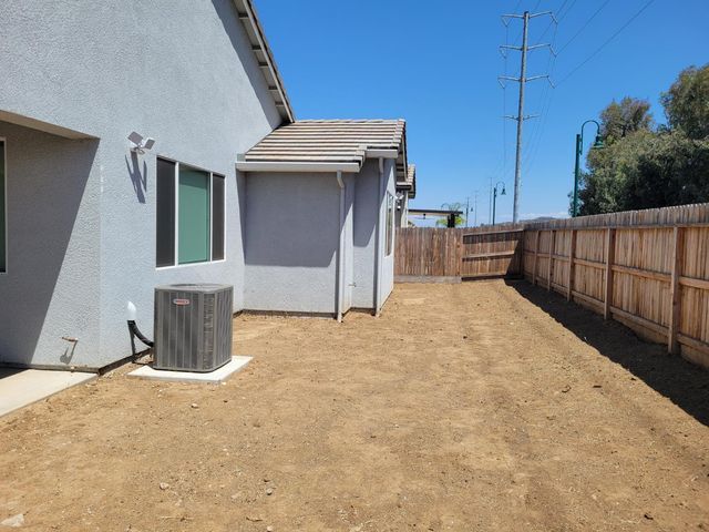 2114 Laverne Ave, Fresno, CA 93722