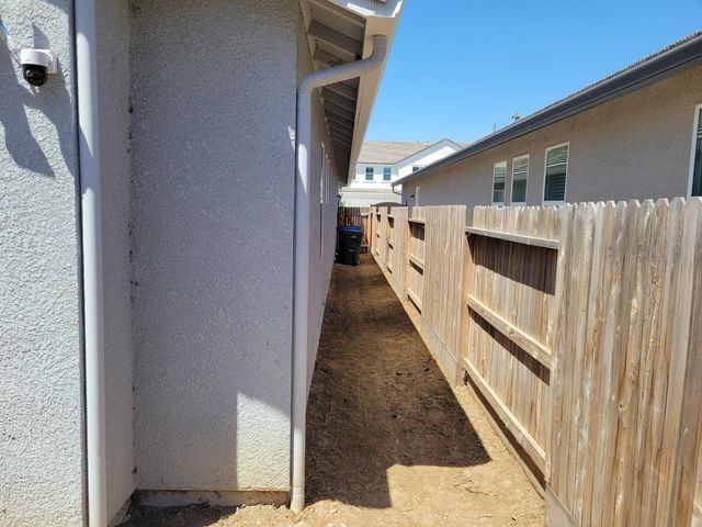 2114 Laverne Ave, Fresno, CA 93722