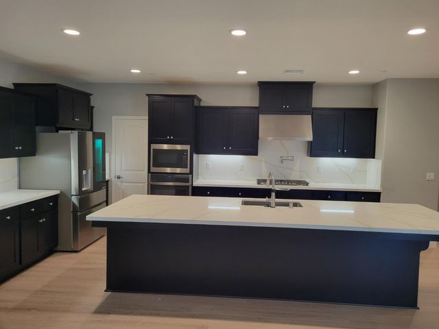 2114 Laverne Ave, Fresno, CA 93722