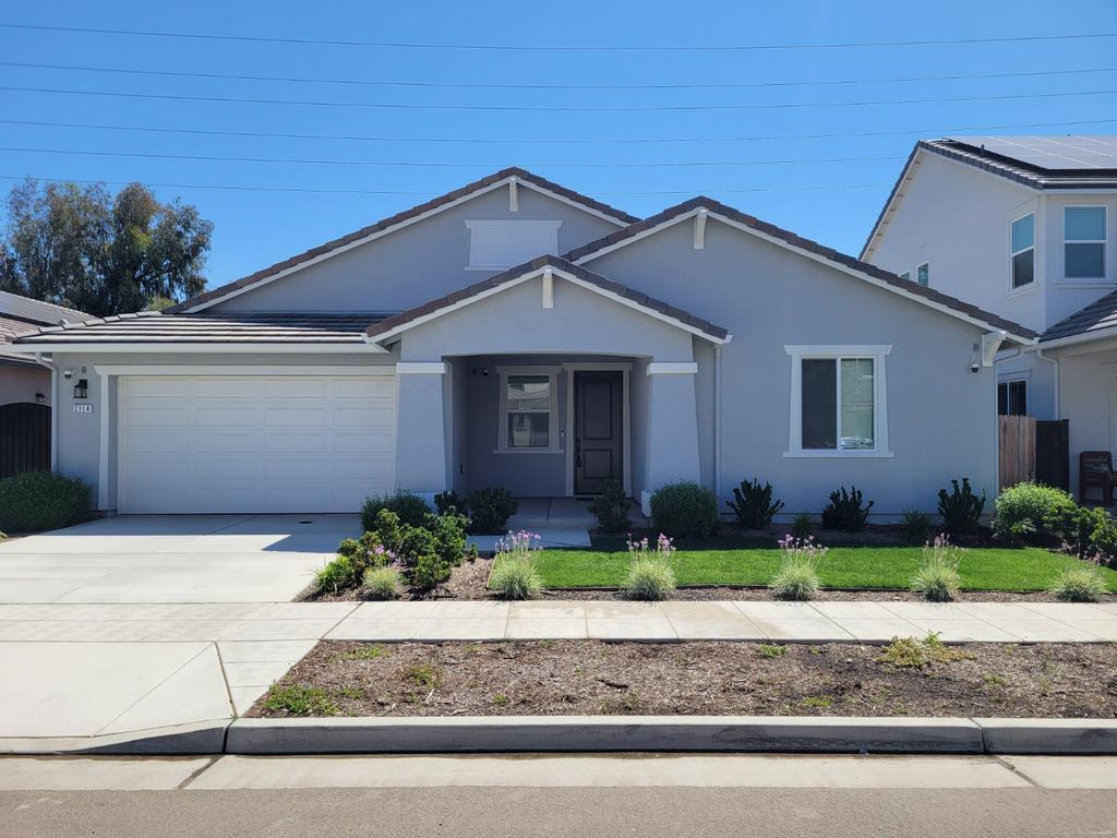 2114 Laverne Ave, Fresno, CA 93722