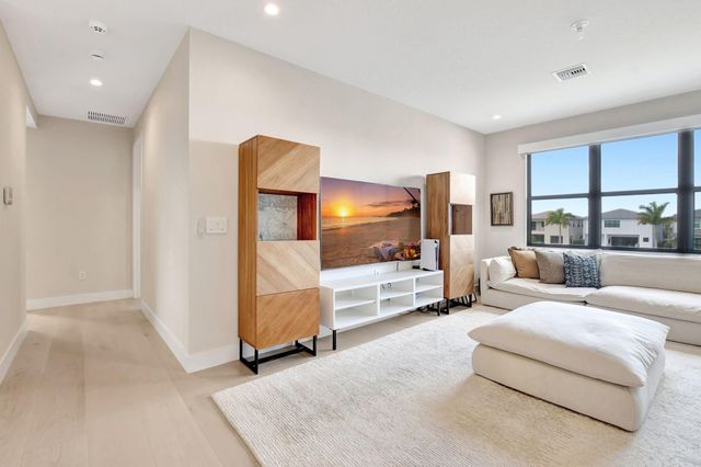 8289 Royal County Down Road, Boca Raton, FL 33434