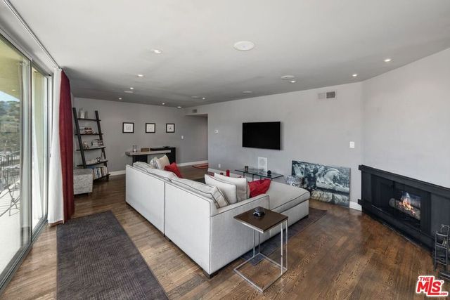 2260 N Cahuenga Boulevard 502, Los Angeles, CA 90068