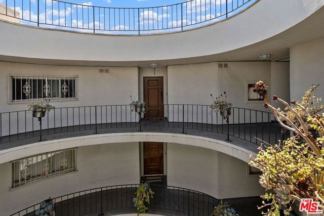 2260 N Cahuenga Boulevard 502, Los Angeles, CA 90068