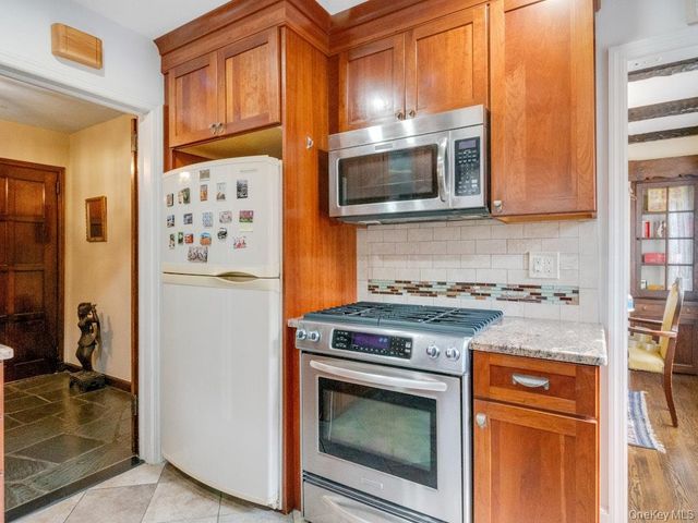 88 Stockbridge Road, Yonkers, NY 10710
