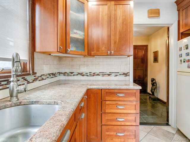88 Stockbridge Road, Yonkers, NY 10710