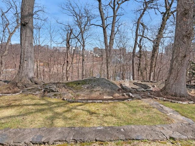88 Stockbridge Road, Yonkers, NY 10710