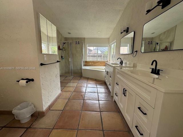 1200 NW 101st Ave, Plantation, FL 33322