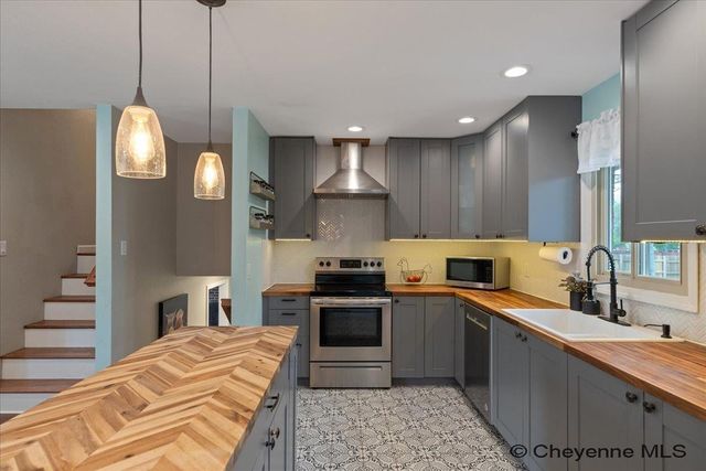 903 CUSTER ST, Cheyenne, WY 82009