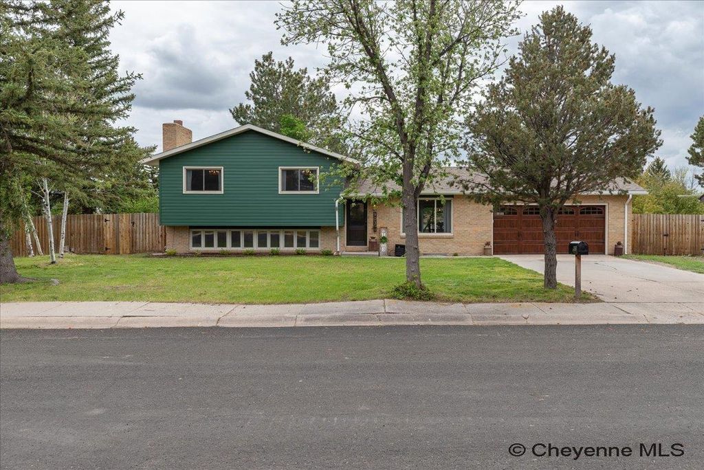 903 CUSTER ST, Cheyenne, WY 82009