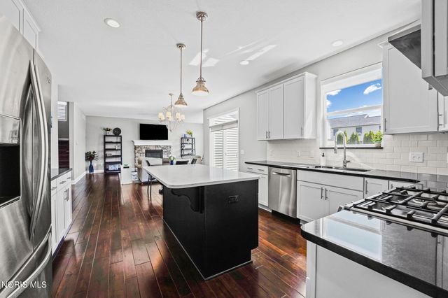 25366 Addington Court, Perrysburg, OH 43551