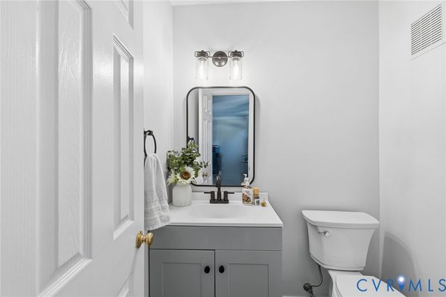 12706 Clearwater Dr, Midlothian, VA 23114