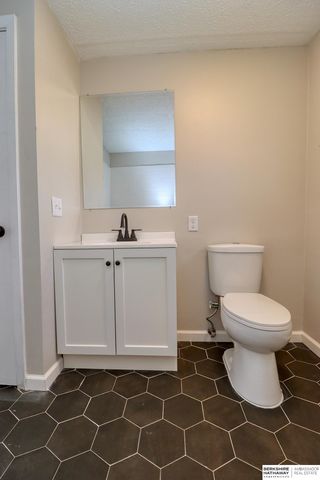 742 W B Street, Lincoln, NE 68522