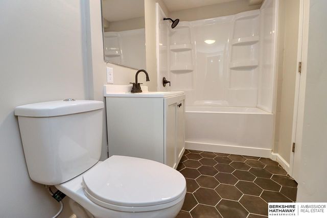 742 W B Street, Lincoln, NE 68522