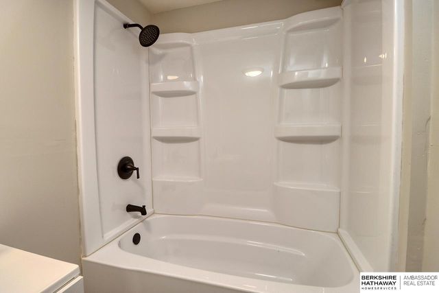 742 W B Street, Lincoln, NE 68522