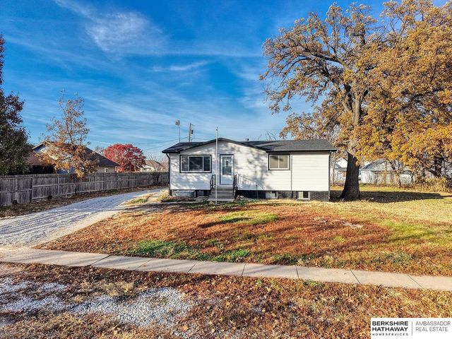 742 W B Street, Lincoln, NE 68522