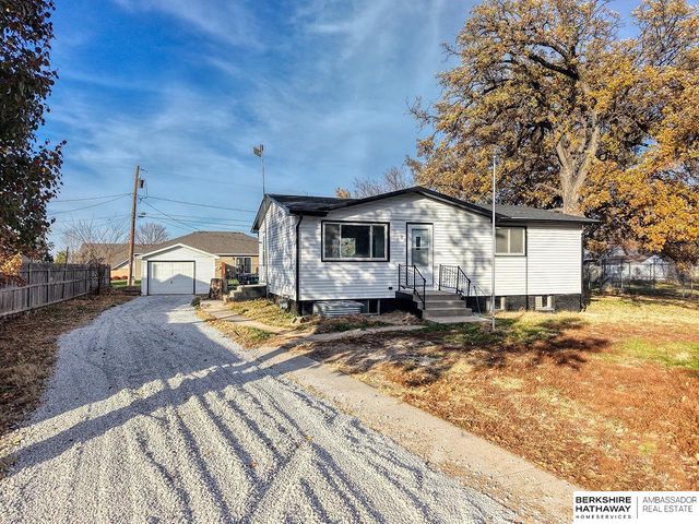 742 W B Street, Lincoln, NE 68522