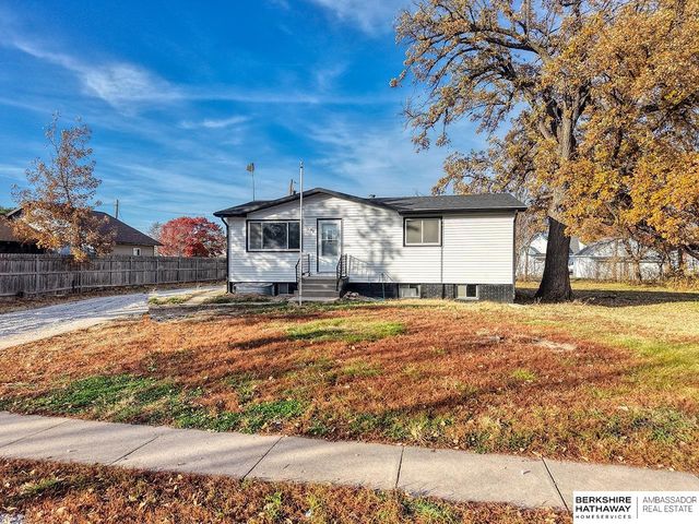 742 W B Street, Lincoln, NE 68522