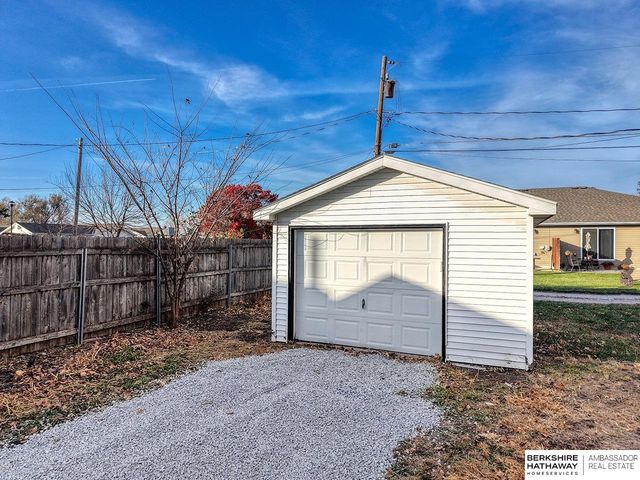 742 W B Street, Lincoln, NE 68522