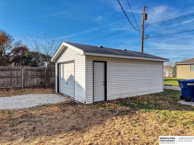 742 W B Street, Lincoln, NE 68522