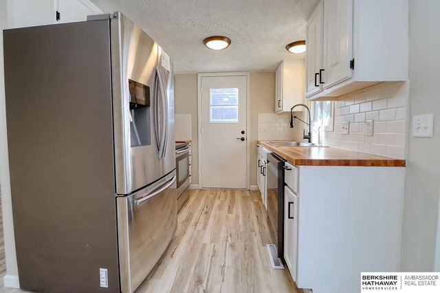 742 W B Street, Lincoln, NE 68522