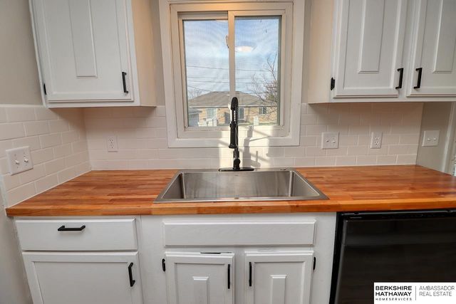 742 W B Street, Lincoln, NE 68522