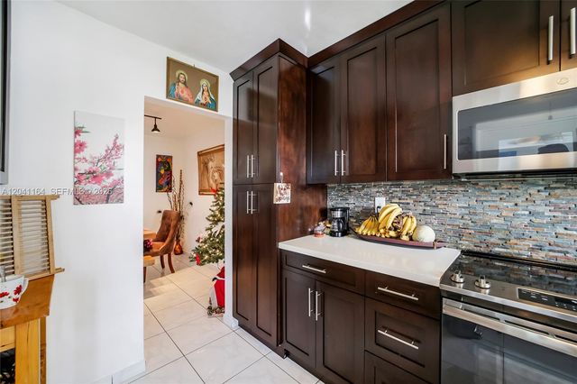 541 Blue Heron Drive 205, Hallandale Beach, FL 33009