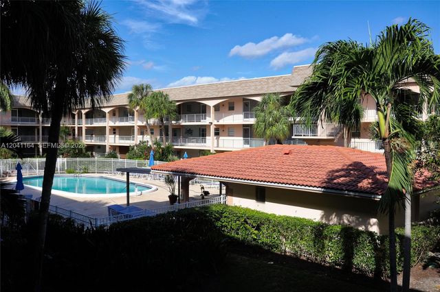 541 Blue Heron Drive 205, Hallandale Beach, FL 33009