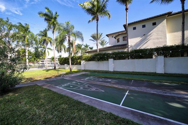 541 Blue Heron Drive 205, Hallandale Beach, FL 33009