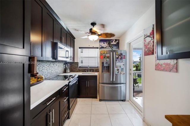 541 Blue Heron Drive 205, Hallandale Beach, FL 33009