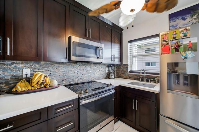 541 Blue Heron Drive 205, Hallandale Beach, FL 33009