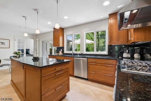10 Hawthorne Ct, Morris Twp., NJ 07960