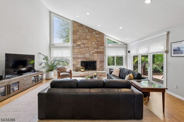 10 Hawthorne Ct, Morris Twp., NJ 07960