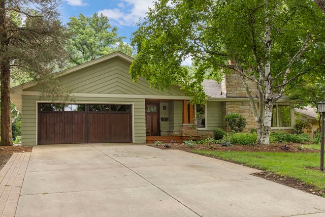 510 W Prairie Avenue, Wheaton, IL 60187