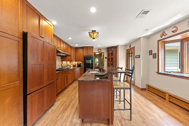 510 W Prairie Avenue, Wheaton, IL 60187