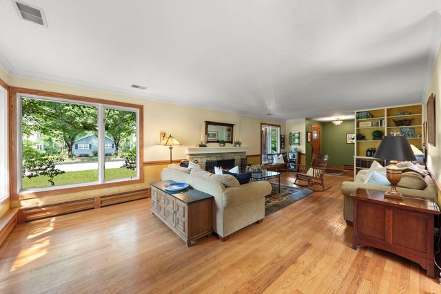 510 W Prairie Avenue, Wheaton, IL 60187