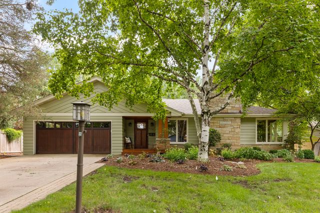 510 W Prairie Avenue, Wheaton, IL 60187