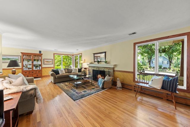 510 W Prairie Avenue, Wheaton, IL 60187