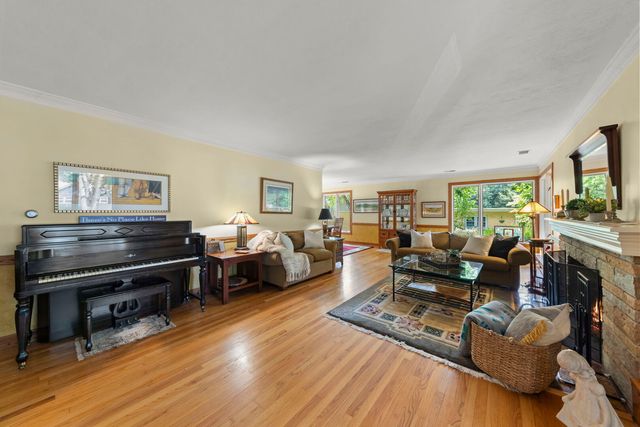 510 W Prairie Avenue, Wheaton, IL 60187