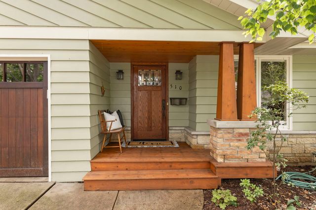 510 W Prairie Avenue, Wheaton, IL 60187
