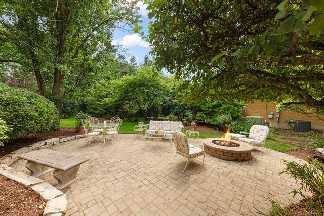 510 W Prairie Avenue, Wheaton, IL 60187