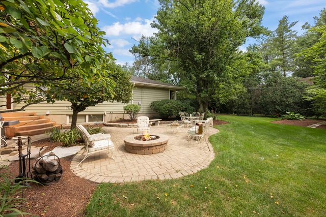 510 W Prairie Avenue, Wheaton, IL 60187