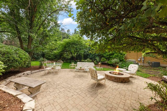510 W Prairie Avenue, Wheaton, IL 60187