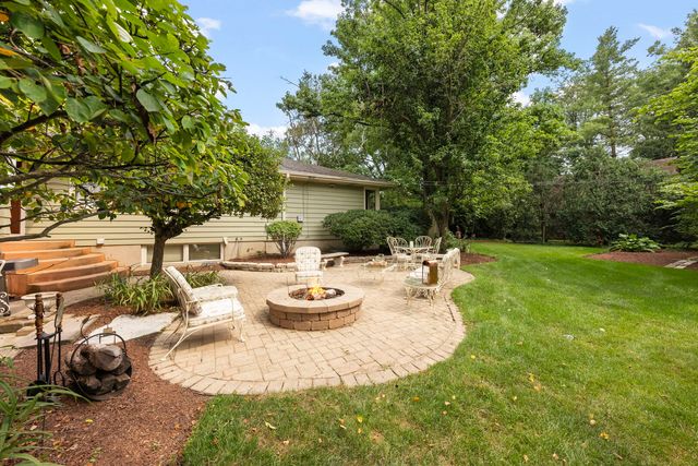 510 W Prairie Avenue, Wheaton, IL 60187