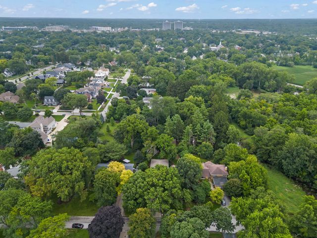 510 W Prairie Avenue, Wheaton, IL 60187