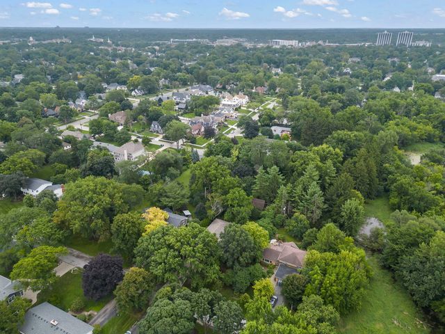 510 W Prairie Avenue, Wheaton, IL 60187