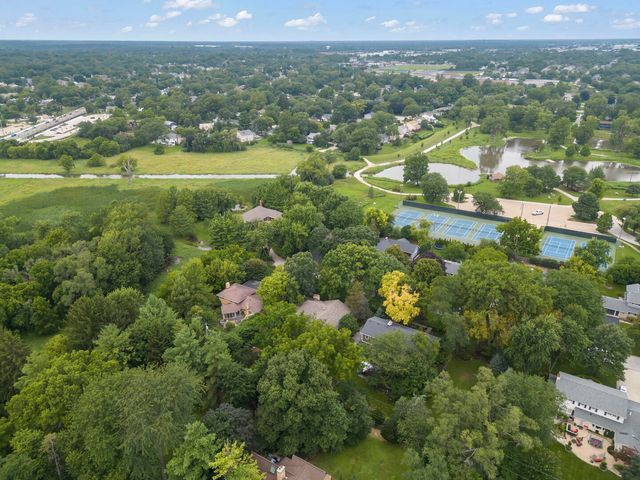 510 W Prairie Avenue, Wheaton, IL 60187